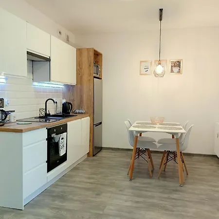 Brandneue In Mit Garten Appartement *