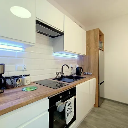 Brandneue In Mit Garten Appartement *